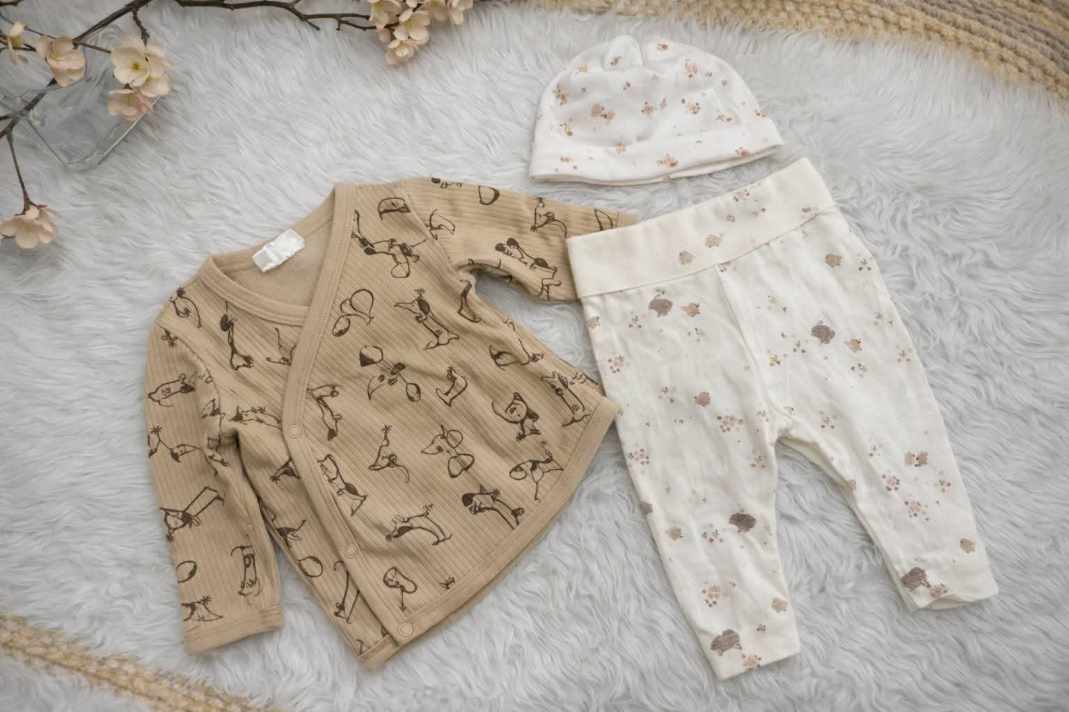 সফট, কটন বেবি সেট।টপ, বটম ও ক্যাপ। তিনপিসের কম্বো।