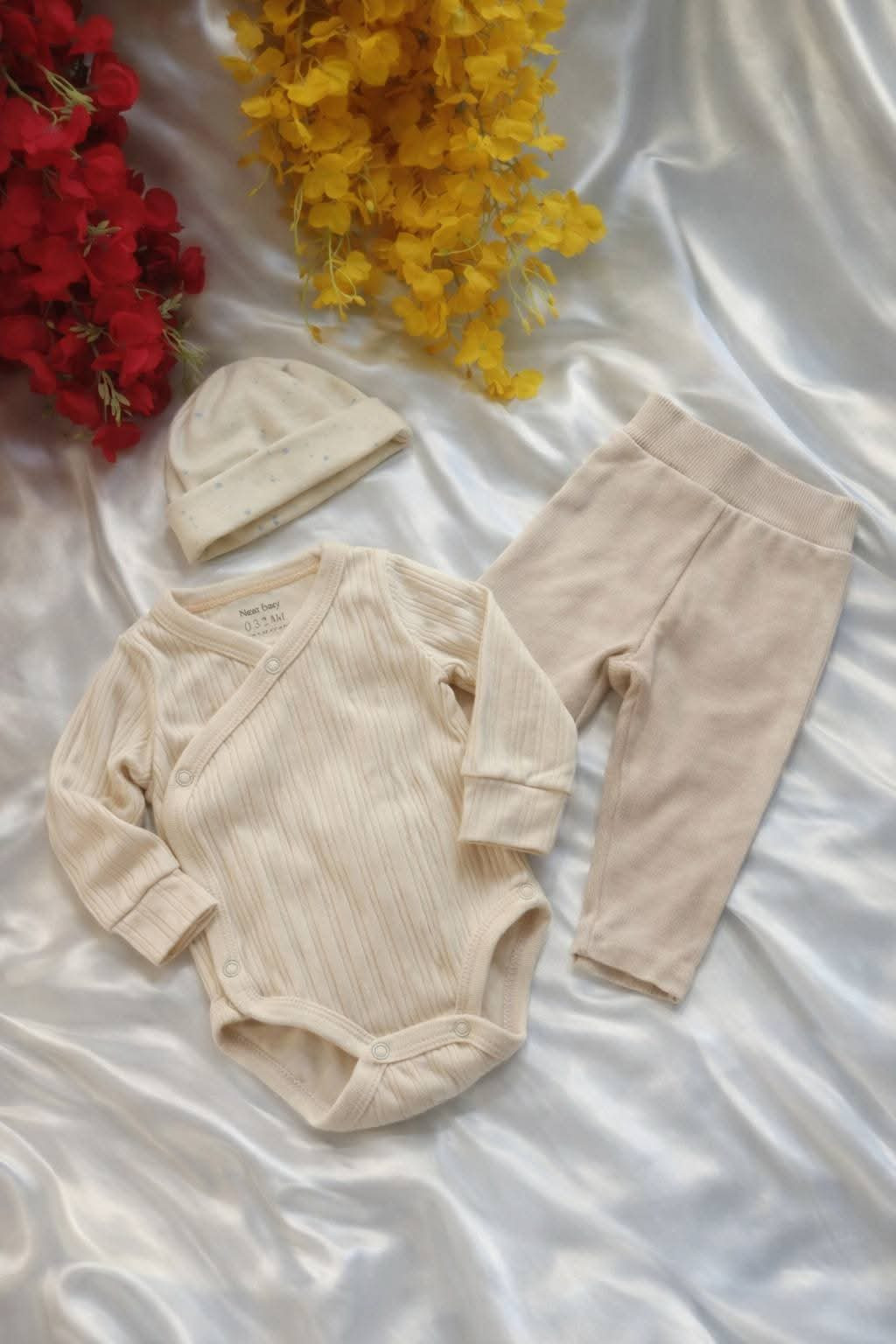 সফট, কটন বেবি সেট।টপ, বটম ও ক্যাপ। তিনপিসের কম্বো।